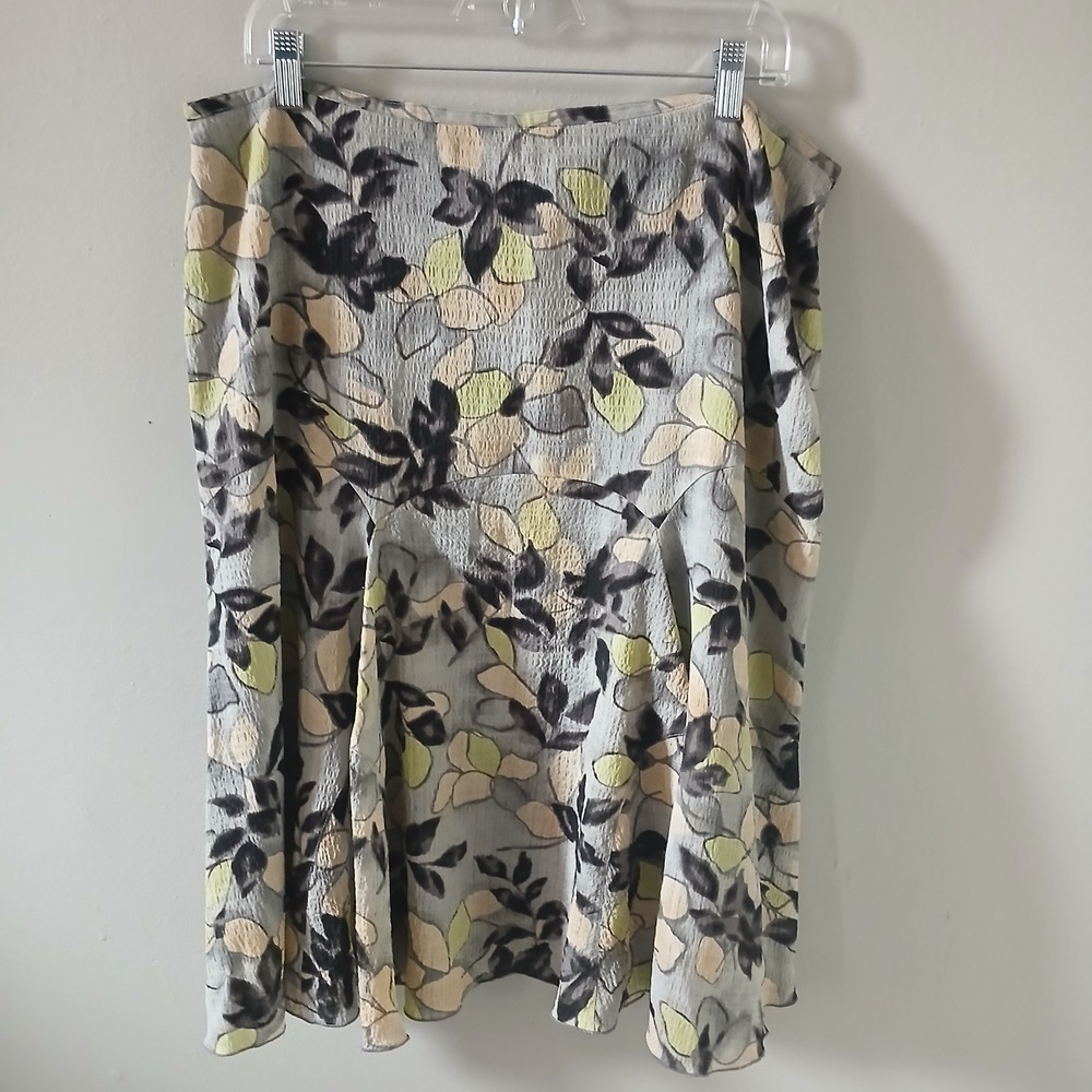 Vintage Women's RQT Skirt Fit and Flared Flowy Size 14 L Gray Floral Skirt‎ Midi